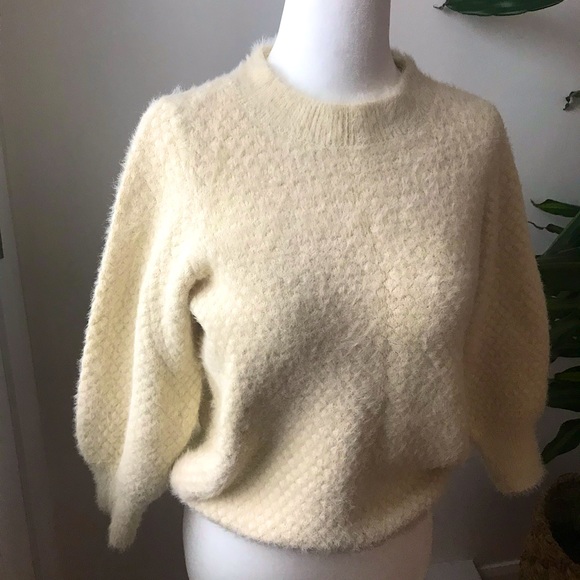 Vero Moda fuzzy cream sweater in size medium - Picture 1 of 1